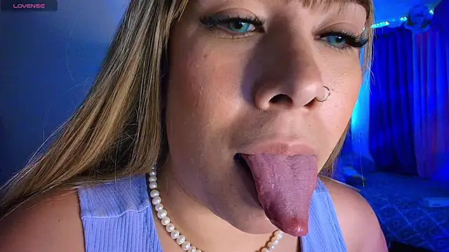Snapshot of leahtemptation3 chatting on March 2025 08:37:01 AM leahtemptation3 online show from March 2025 08:37:01 AM