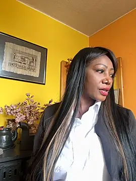 Snapshot of SUUKAM chatting on November 2025 06:18:02 PM SUUKAM online show from November 2025 06:18:02 PM