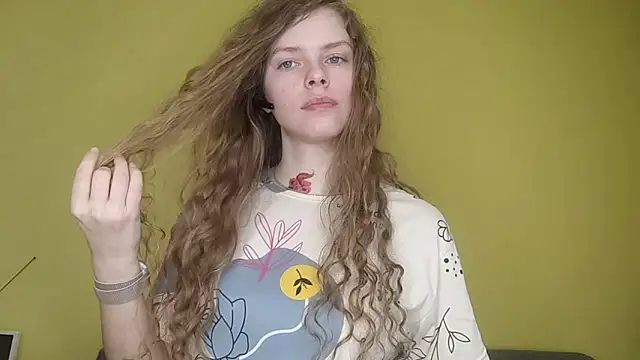 Snapshot of RayaNenlia chatting on February 2026 06:33:02 AM RayaNenlia online show from February 2026 06:33:02 AM