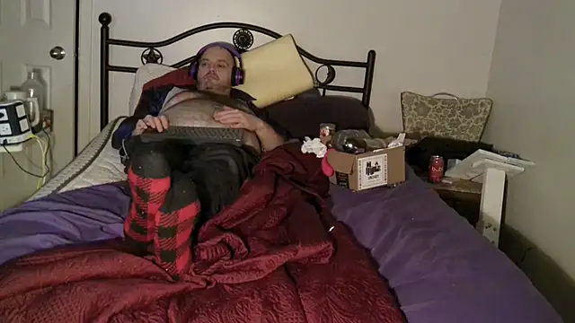 Snapshot of caressonnous chatting on January 2025 01:47:02 AM caressonnous online show from January 2025 01:47:02 AM