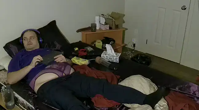 Snapshot of caressonnous chatting on January 2025 12:52:02 PM caressonnous online show from January 2025 12:52:02 PM