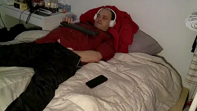 Snapshot of caressonnous chatting on October 2025 01:07:01 PM caressonnous online show from October 2025 01:07:01 PM