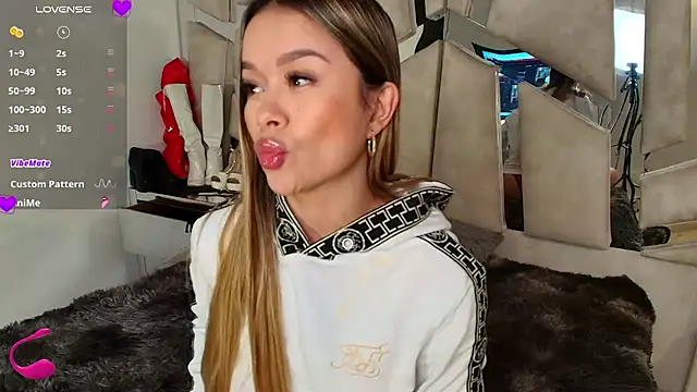 Snapshot of Natalyefoster chatting on November 2025 09:17:01 PM Natalyefoster online show from November 2025 09:17:01 PM