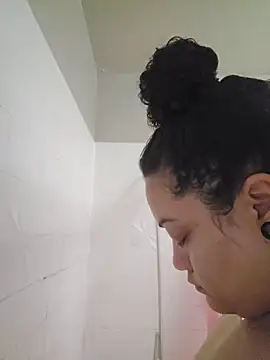 Snapshot of honeeyyy_pot chatting on October 2025 07:05:02 AM honeeyyy pot online show from October 2025 07:05:02 AM