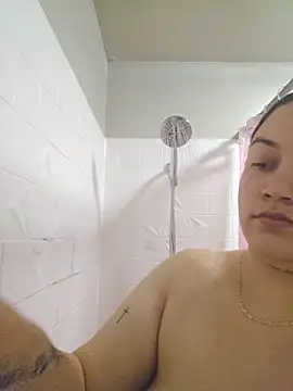 Snapshot of honeeyyy_pot chatting on December 2025 05:14:01 AM honeeyyy pot online show from December 2025 05:14:01 AM