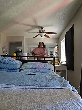 Snapshot of honeeyyy_pot chatting on December 2025 08:27:01 PM honeeyyy pot online show from December 2025 08:27:01 PM