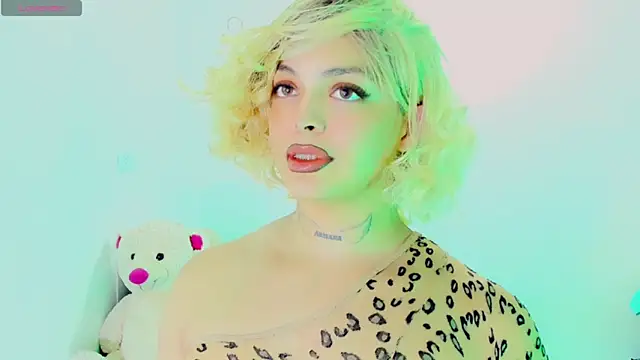 Emmaa Saenz  online show from March 2026 11:33:01 PM