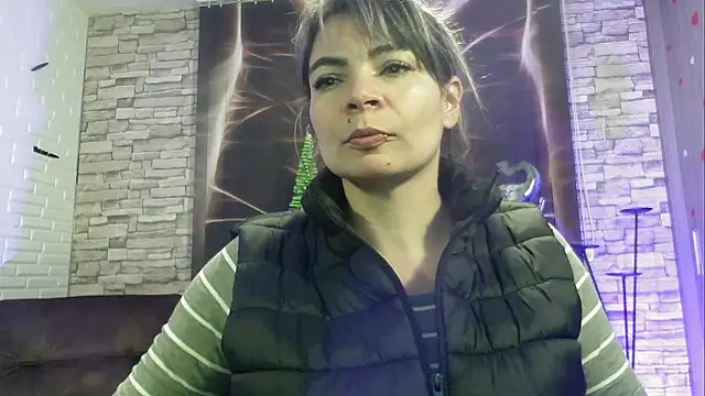 Snapshot of charlotedoll chatting on January 2025 01:38:01 AM charlotedoll online show from January 2025 01:38:01 AM