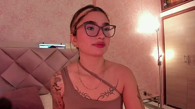 Snapshot of Arianavillada chatting on October 2025 03:18:01 AM Arianavillada online show from October 2025 03:18:01 AM