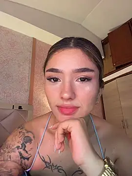 Snapshot of Arianavillada chatting on June 2026 04:04:02 AM Arianavillada online show from June 2026 04:04:02 AM