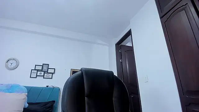 kamila lopez online show from October 2025 10:43:02 PM