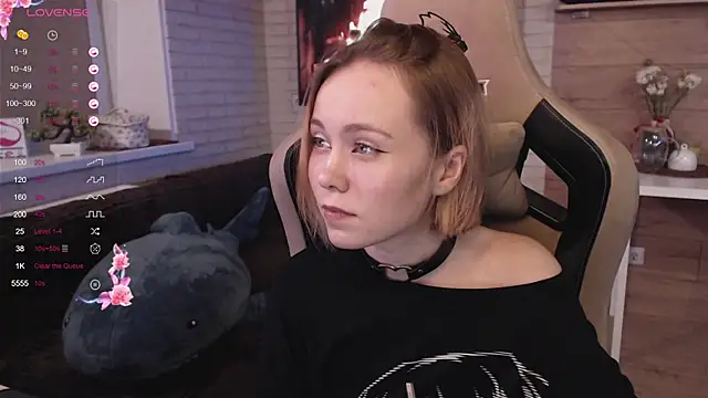 Snapshot of lucy_mirror chatting on September 2025 08:30:01 PM lucy mirror online show from September 2025 08:30:01 PM