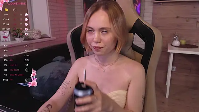 Snapshot of lucy_mirror chatting on September 2025 08:10:01 PM lucy mirror online show from September 2025 08:10:01 PM