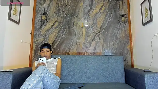 liam genner  online show from December 2024 07:45:01 PM