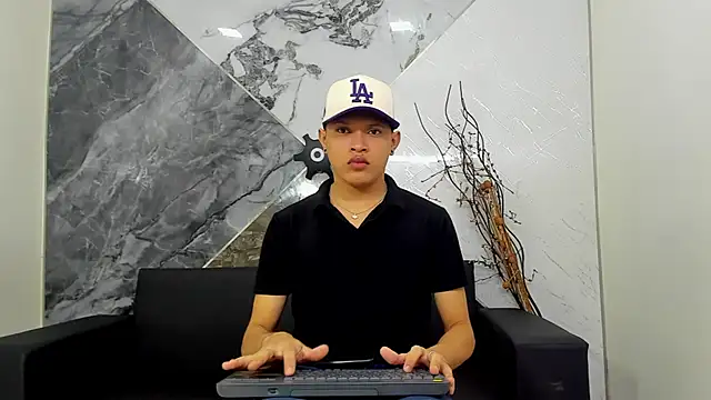 liam genner  online show from March 2025 07:38:01 PM