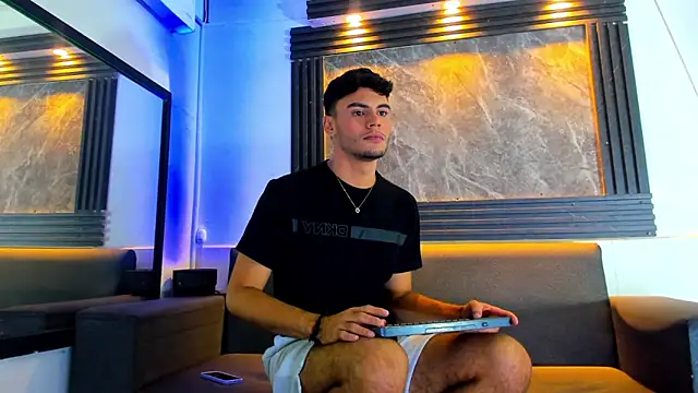 liam genner  online show from September 2025 08:31:02 PM