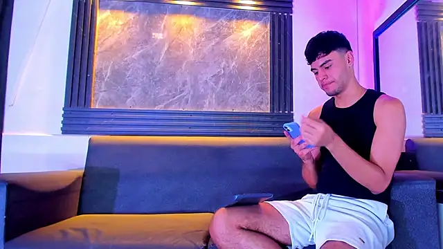 liam genner  online show from November 2025 08:18:01 PM