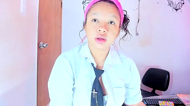 Emily Coper18 online show from March 2026 01:59:02 PM