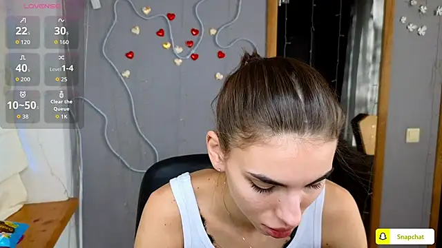 Snapshot of EmmyGreans chatting on October 2025 05:38:01 AM EmmyGreans online show from October 2025 05:38:01 AM