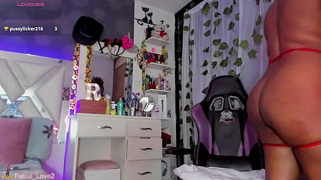 Snapshot of Reina_Love2 chatting on January 2025 07:51:01 PM Reina Love2 online show from January 2025 07:51:01 PM