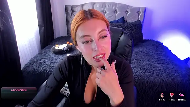 Snapshot of Violetaarey chatting on February 2026 08:49:01 PM Violetaarey online show from February 2026 08:49:01 PM