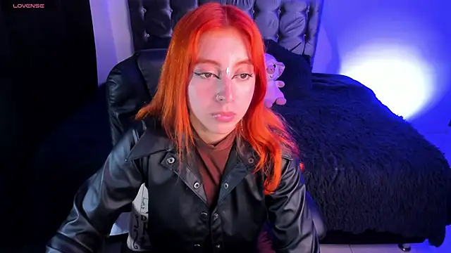 Snapshot of Violetaarey chatting on February 2026 02:32:02 AM Violetaarey online show from February 2026 02:32:02 AM