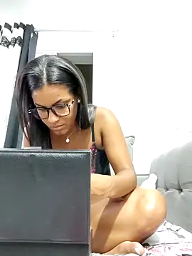 Bella Anjoss online show from April 2026 01:28:02 AM