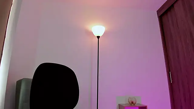 Lilabril online show from February 2025 07:17:01 PM