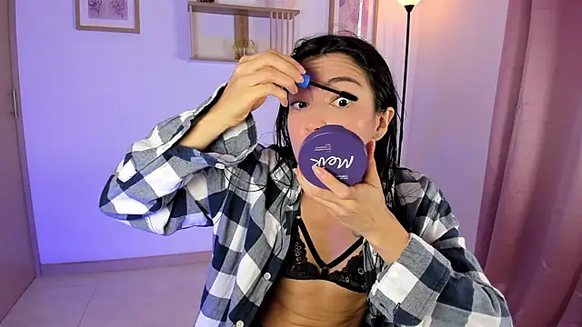 Lilabril online show from May 2026 02:45:01 PM