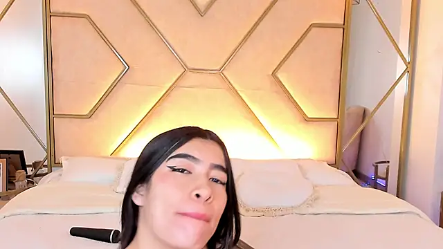 siara and zoe online show from November 2025 04:22:02 PM