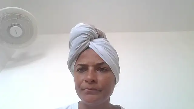 GiveLove1 online show from November 2025 01:37:01 PM