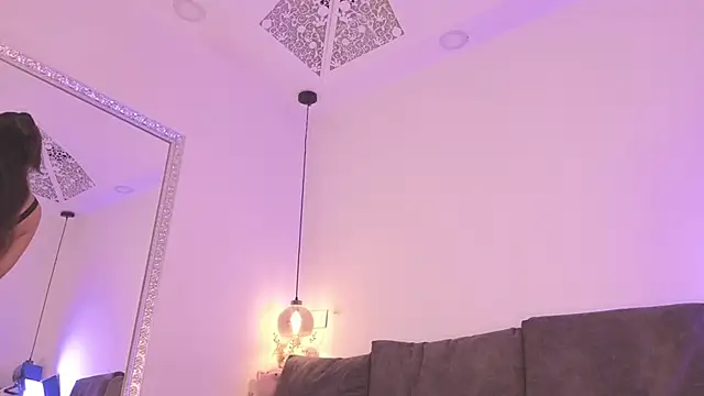 Isabella francoo online show from December 2025 12:01:02 PM