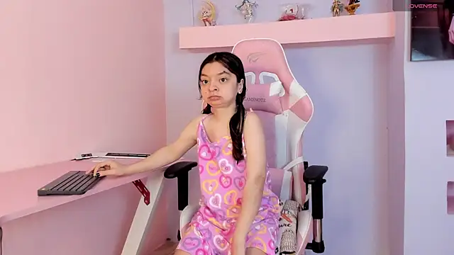 CharlotteMuller online show from October 2025 06:17:01 PM