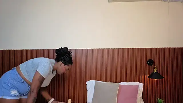 chanel brunette online show from February 2026 12:09:02 PM