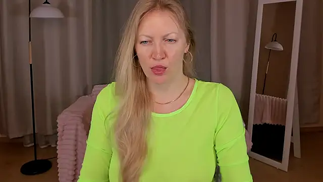 sugamomy online show from December 2025 01:00:01 AM