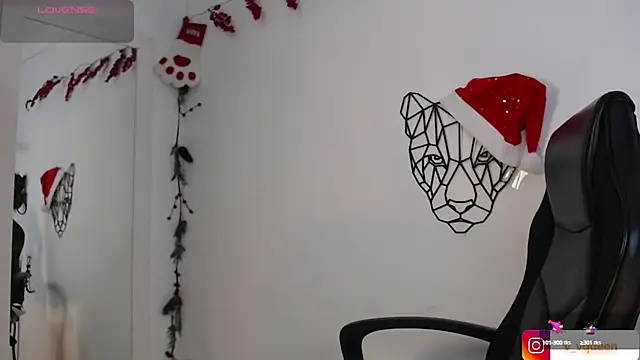 Violet-Queen online show from December 2024 07:10:01 PM