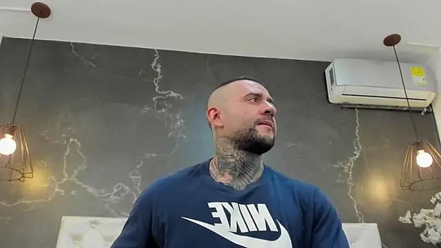 BruceDallas online show from February 2025 06:04:01 AM