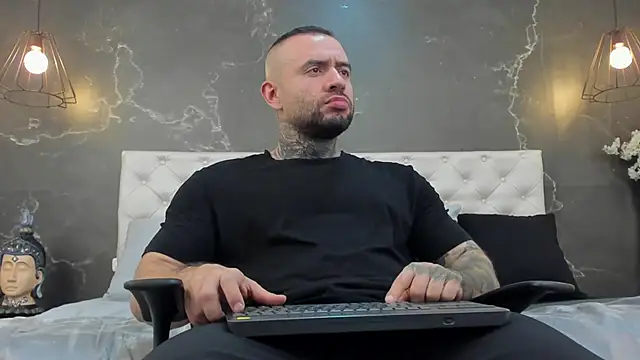 BruceDallas online show from February 2025 05:01:01 AM