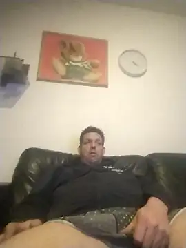 Snapshot of Knuffelstaaf123 chatting on January 2025 10:31:02 PM Knuffelstaaf123 online show from January 2025 10:31:02 PM