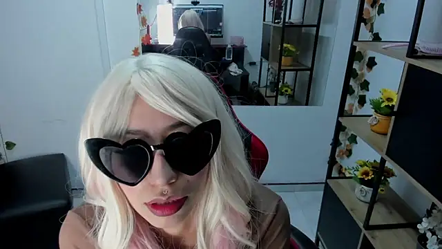 LilithCooperr  online show from December 2025 10:05:02 PM