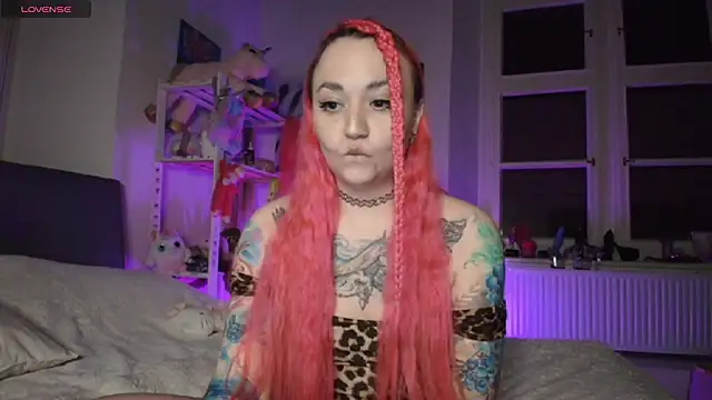 Snapshot of PinkHurricaneOfficial chatting on January 2025 07:56:02 PM PinkHurricaneOfficial online show from January 2025 07:56:02 PM