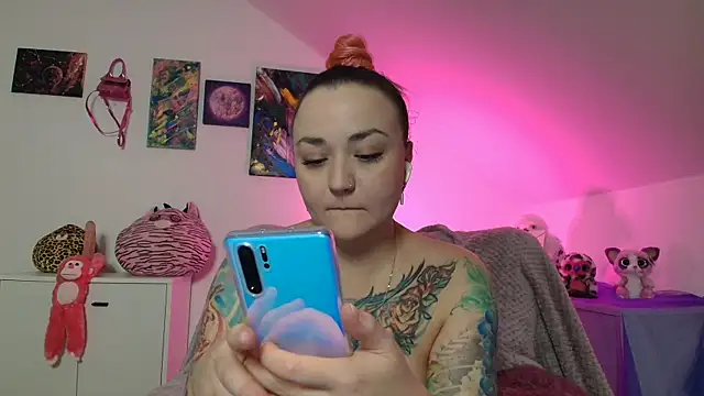 Snapshot of PinkHurricaneOfficial chatting on November 2025 08:14:01 PM PinkHurricaneOfficial online show from November 2025 08:14:01 PM