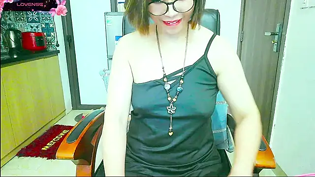 Snapshot of Miu-Le chatting on September 2025 06:02:02 AM Miu-Le online show from September 2025 06:02:02 AM