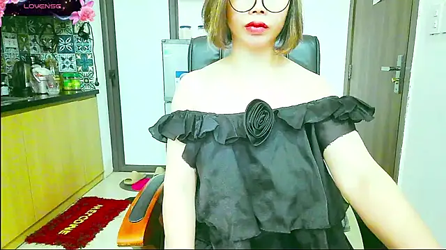 Snapshot of Miu-Le chatting on September 2025 09:55:02 AM Miu-Le online show from September 2025 09:55:02 AM