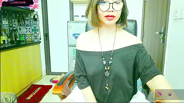 Snapshot of Miu-Le chatting on October 2025 10:18:02 PM Miu-Le online show from October 2025 10:18:02 PM