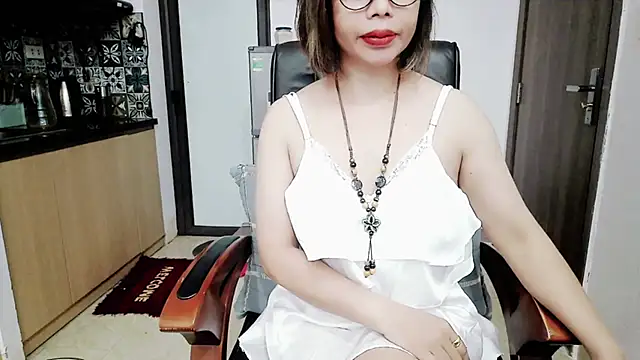 Snapshot of Miu-Le chatting on October 2025 09:26:01 PM Miu-Le online show from October 2025 09:26:01 PM