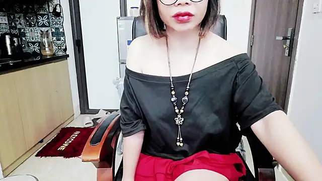 Snapshot of Miu-Le chatting on October 2025 03:45:02 PM Miu-Le online show from October 2025 03:45:02 PM