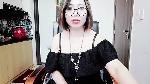 Snapshot of Miu-Le chatting on November 2025 09:31:01 AM Miu-Le online show from November 2025 09:31:01 AM