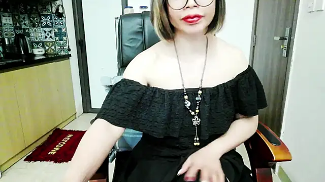 Snapshot of Miu-Le chatting on November 2025 03:34:02 PM Miu-Le online show from November 2025 03:34:02 PM