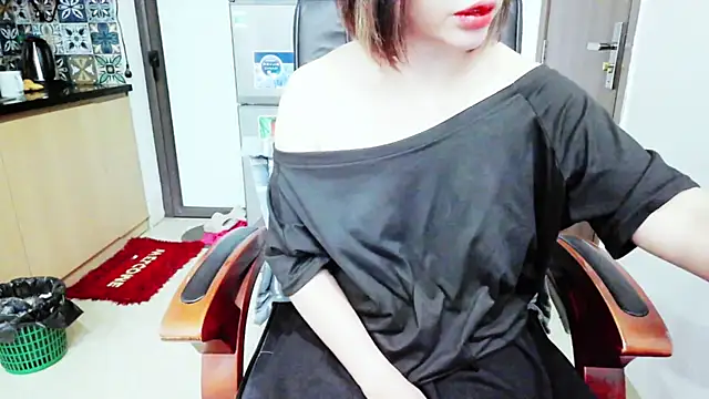 Snapshot of Miu-Le chatting on November 2025 11:35:01 PM Miu-Le online show from November 2025 11:35:01 PM